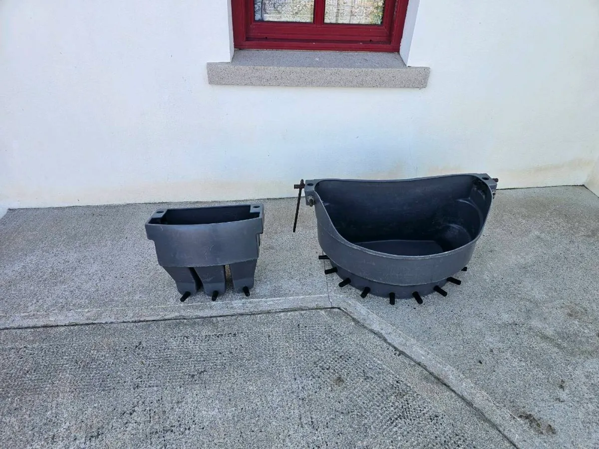 Calf feeder for sale - Image 1