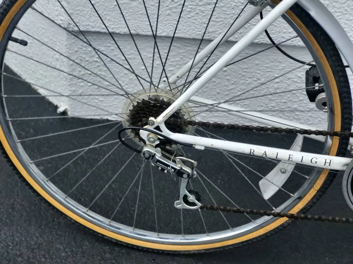 VINTAGE LADIES RALEIGH IN EX CONDITION - Image 4