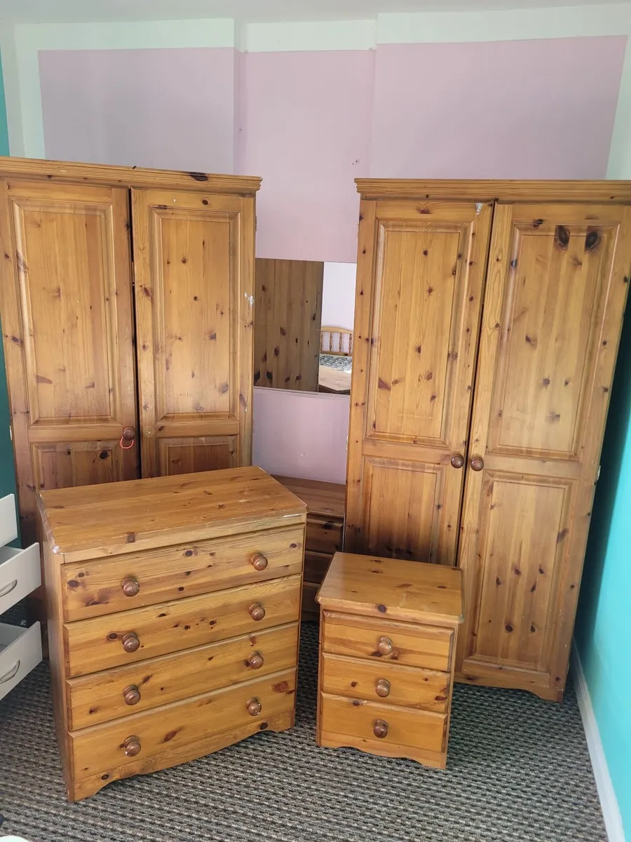 Household furniture - Image 1
