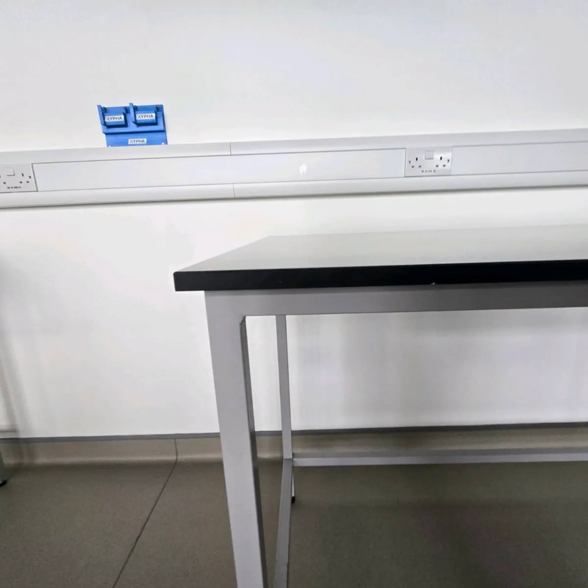 Lab benches x 39 like new - Image 3