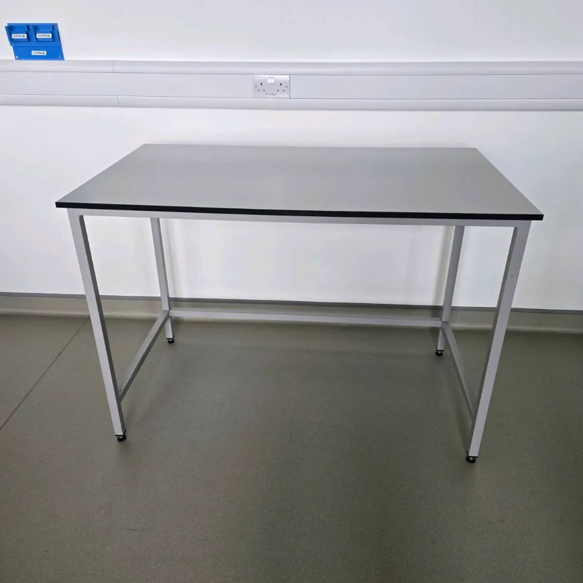 Lab benches x 39 like new - Image 4