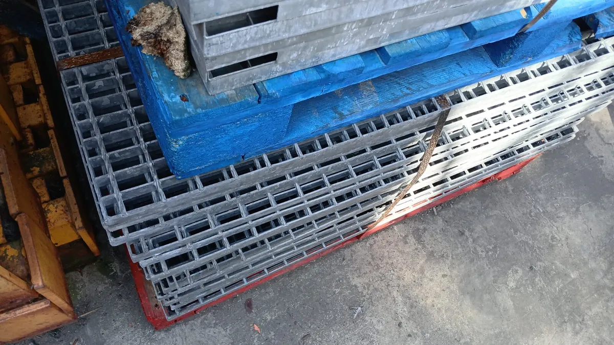 Galvanised Steel Walkway Flow Forge Grates - Image 3