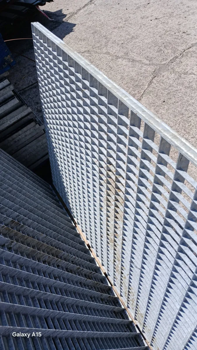 Galvanised Steel Walkway Flow Forge Grates - Image 4