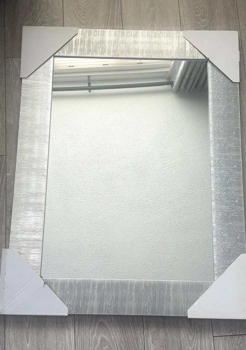 Wall mirror - Image 1