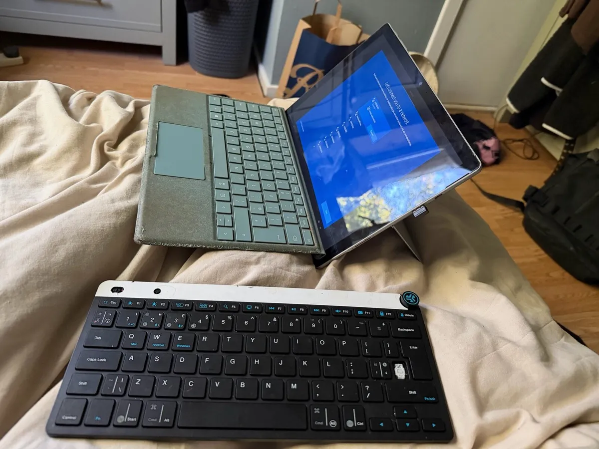 Microsoft Surface Pro - Image 2