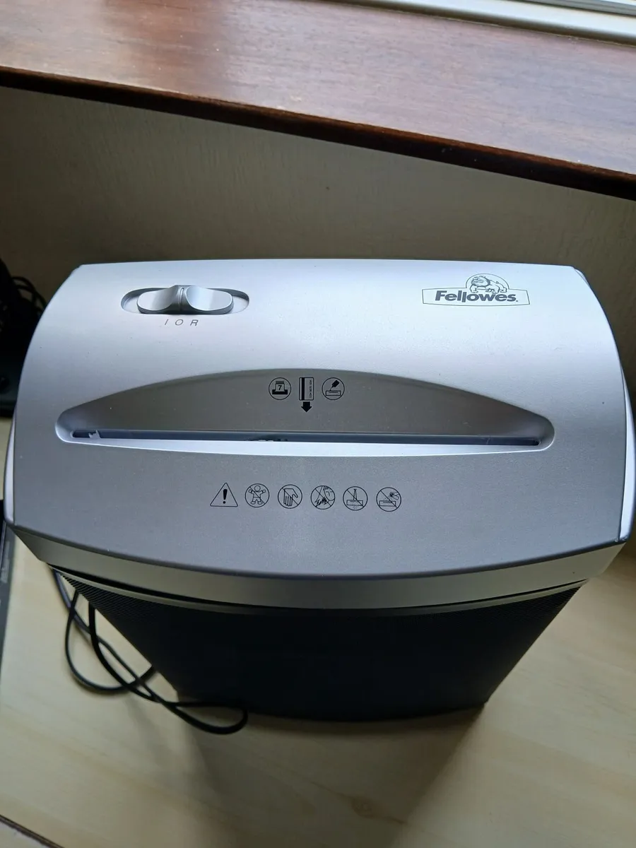 Paper shredder - Image 1