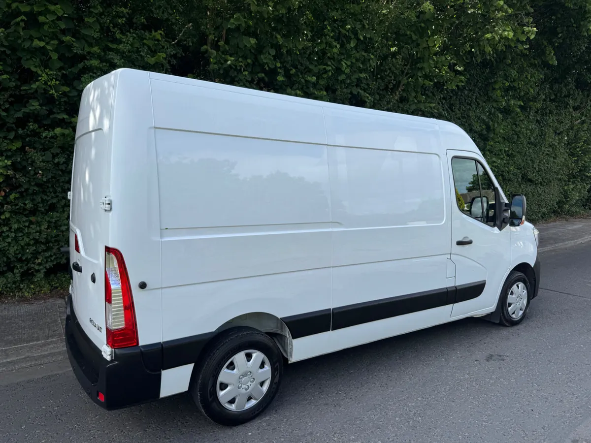 Renault Master facelift model low mileage - Image 2
