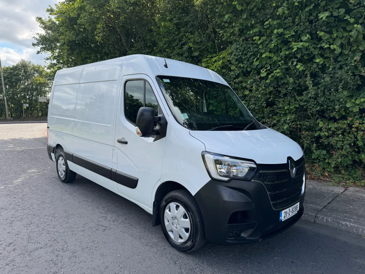 Renault Master facelift model low mileage - Image 1