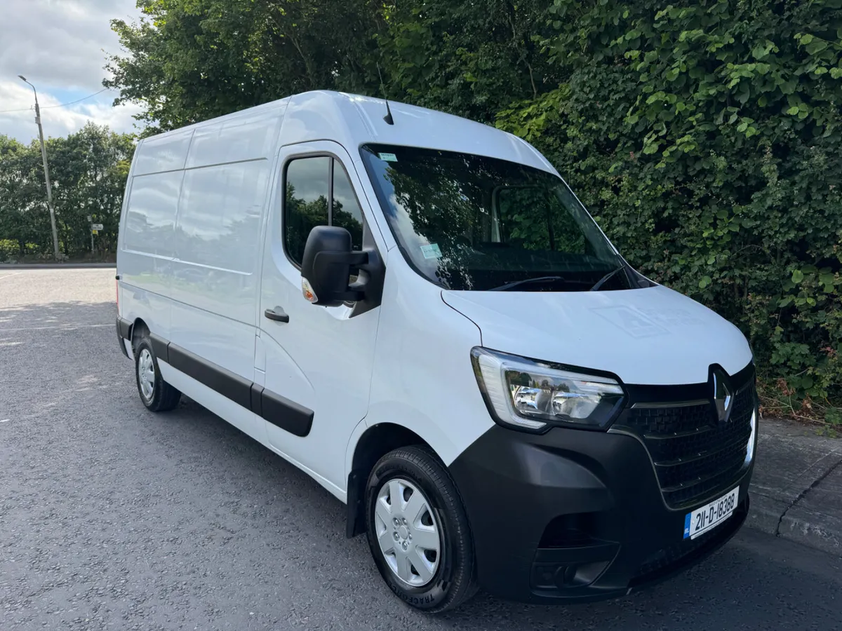 Renault Master facelift model low mileage - Image 3