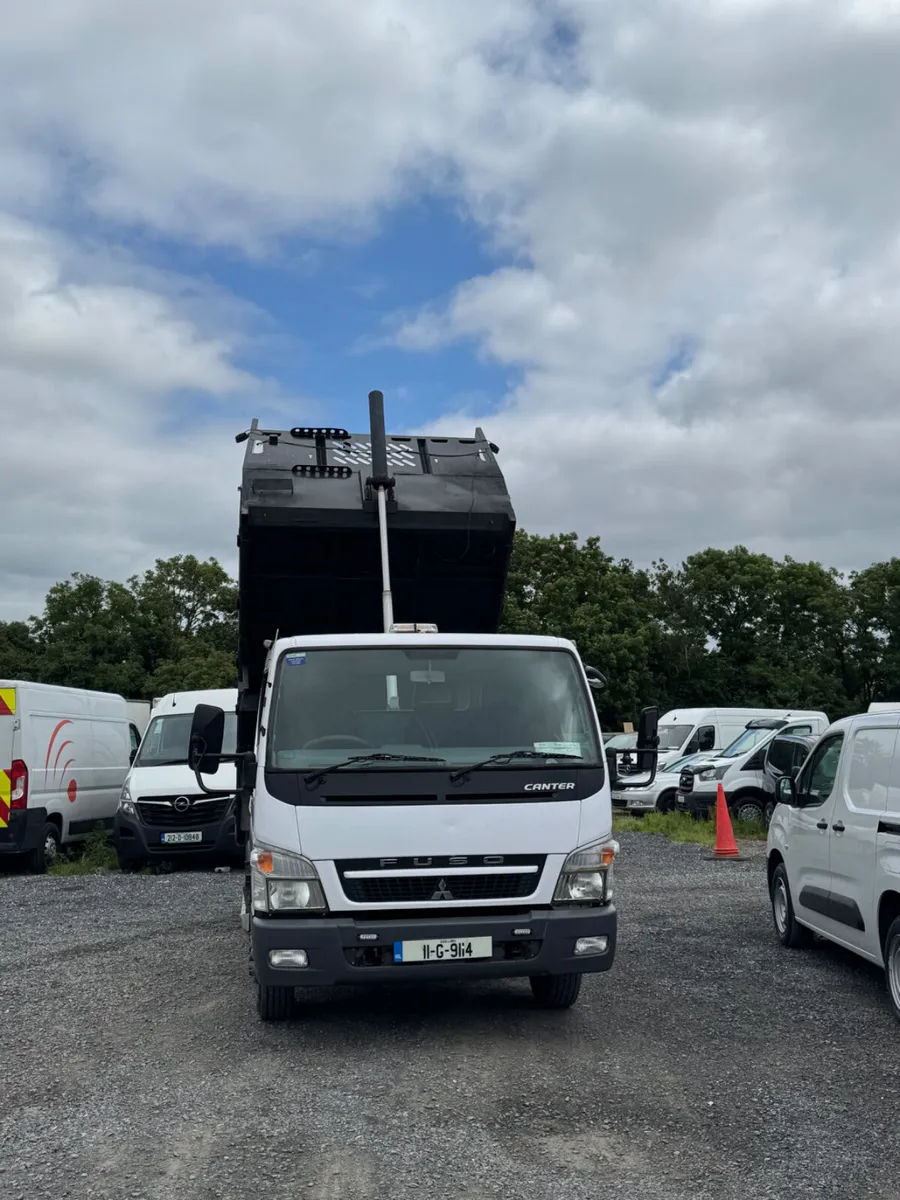 Mitsubishi Canter 7.5 tonne low mileage tipper - Image 4