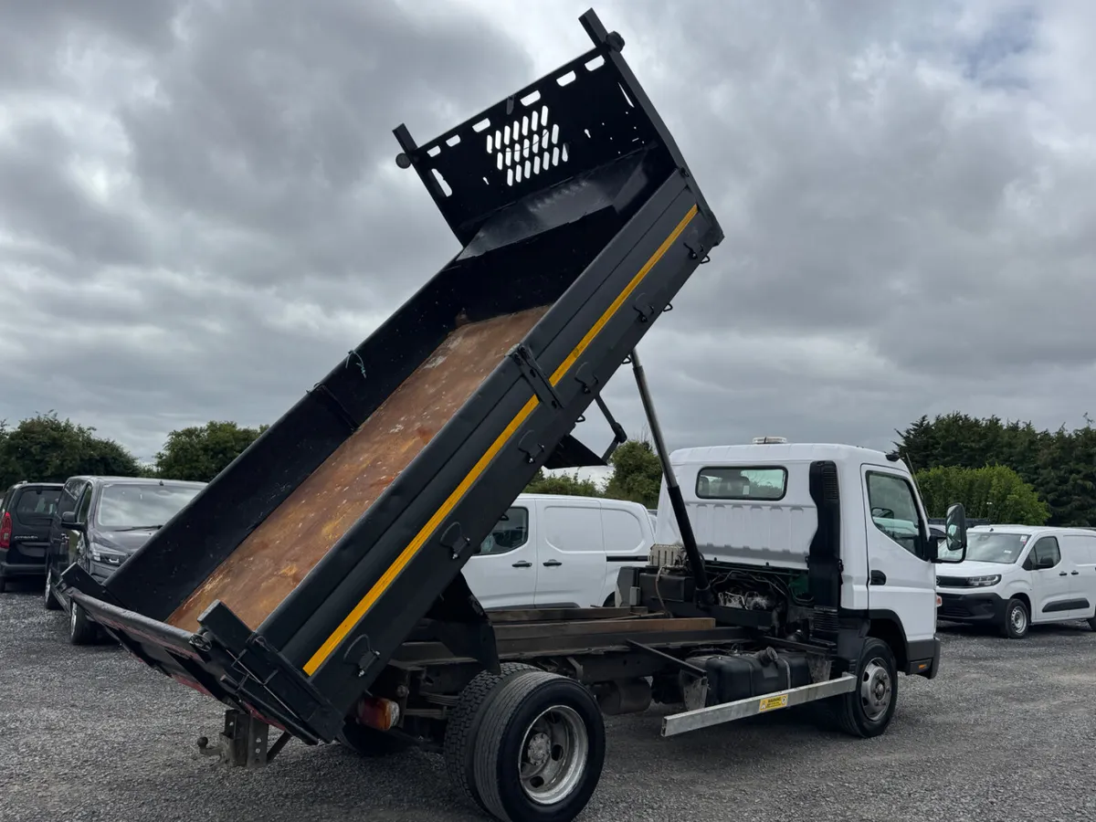 Mitsubishi Canter 7.5 tonne low mileage tipper - Image 3