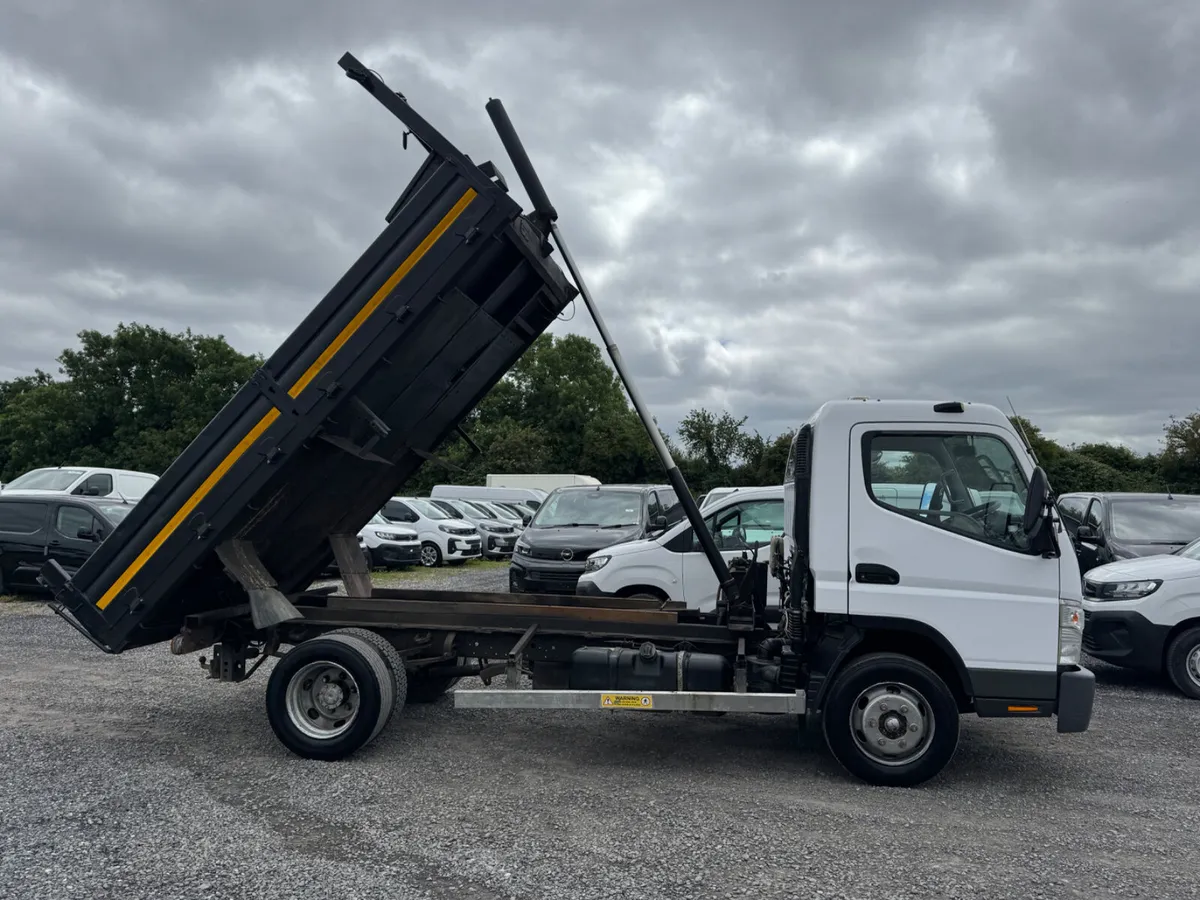 Mitsubishi Canter 7.5 tonne low mileage tipper - Image 2