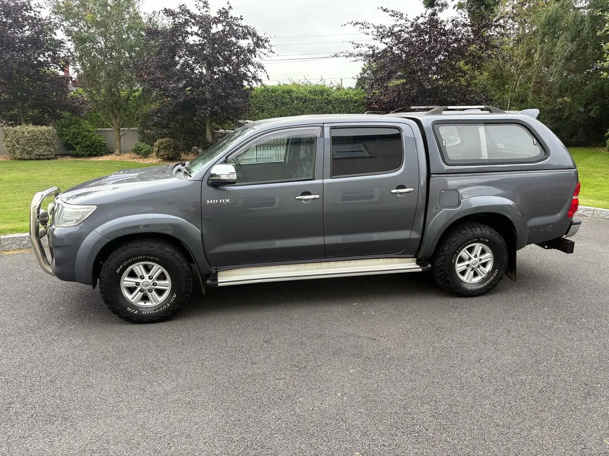 Toyota Hilux 3.0l d4d Invincible Mint Condition - Image 2