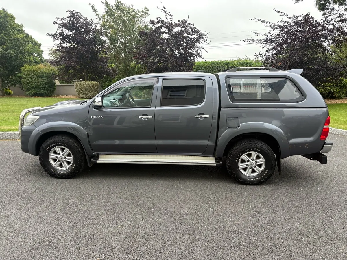 Toyota Hilux 3.0l d4d Invincible Mint Condition - Image 3