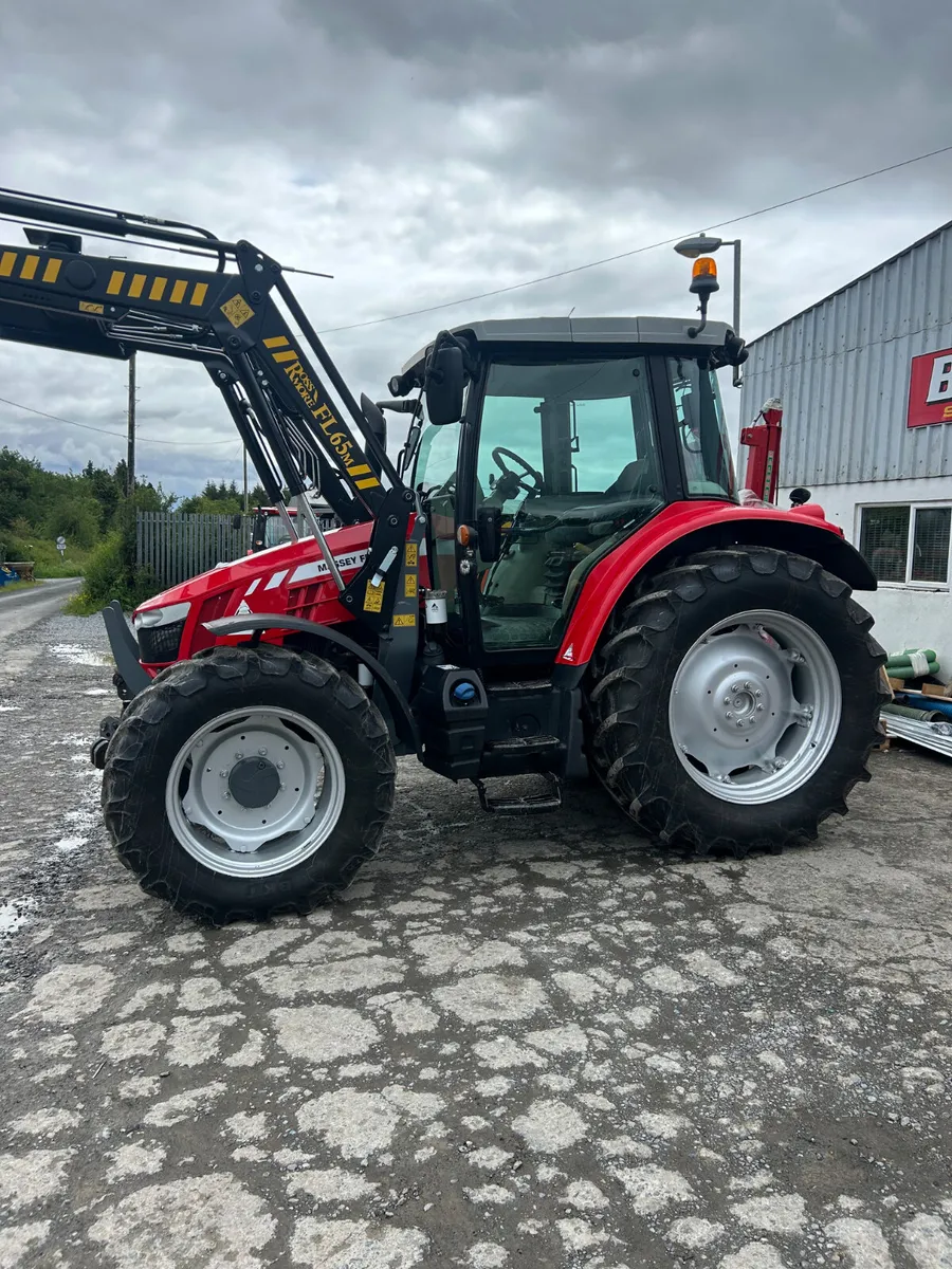 2015 Massey Ferguson 5611 c/w Loader - Image 2