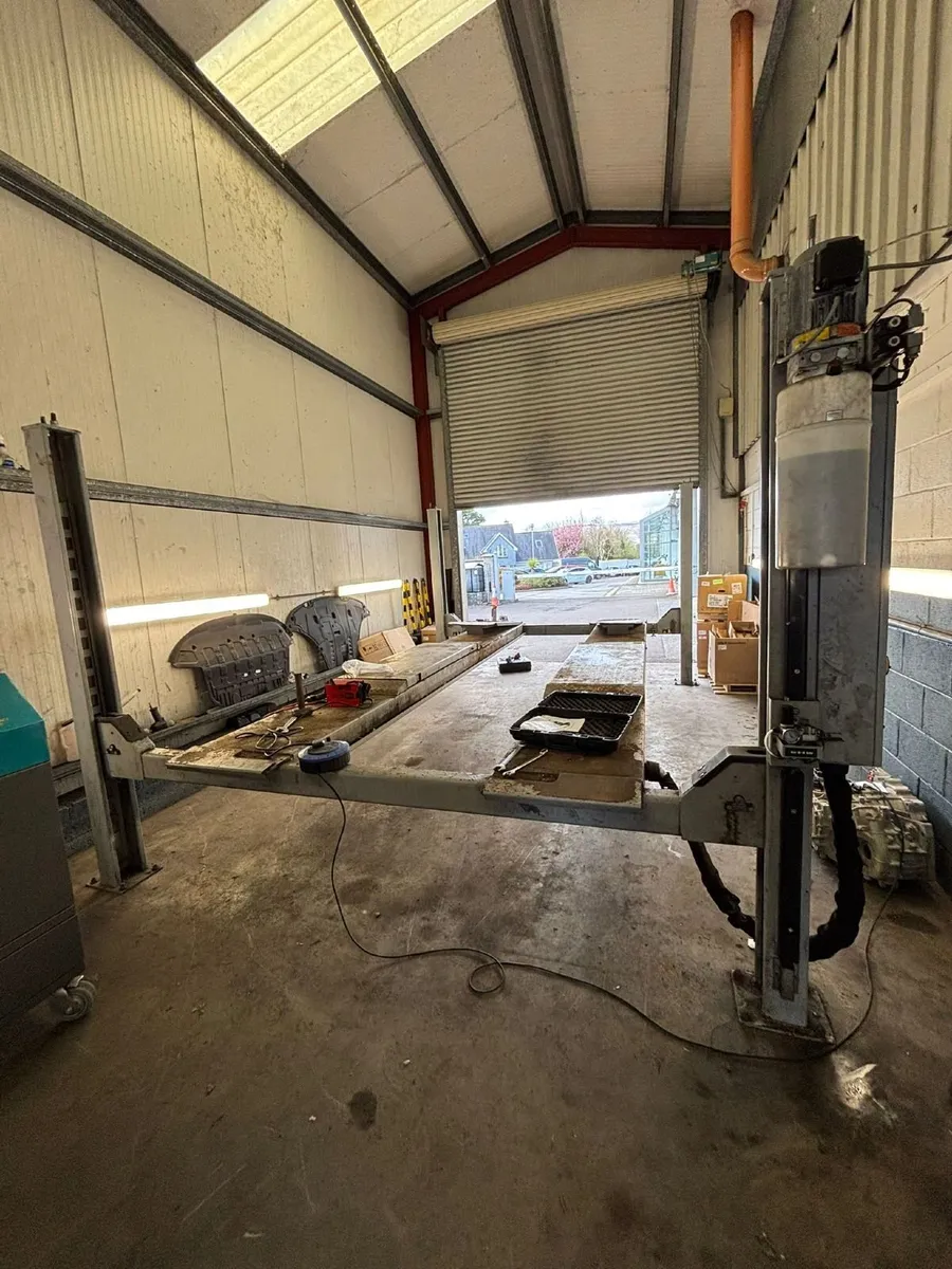 4 POST Vehicle Lift €1,219 + VAT - Image 3