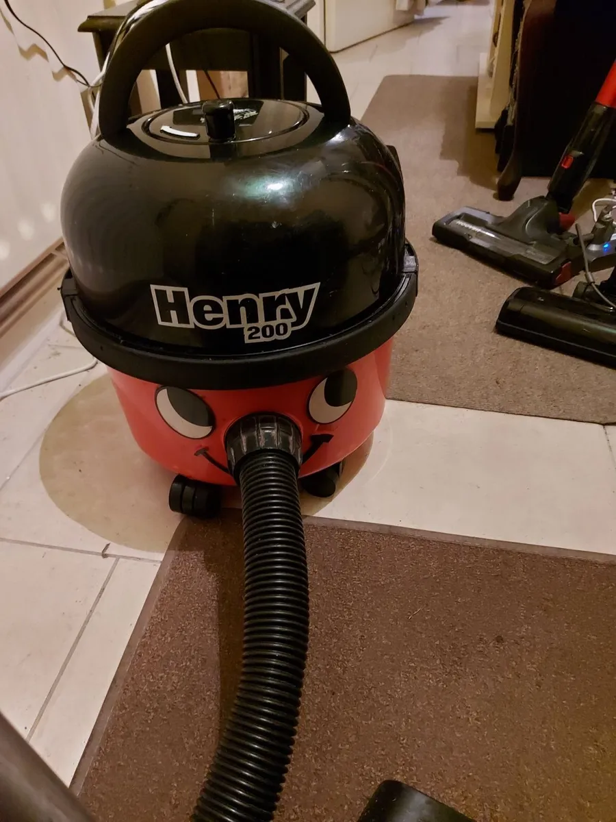 HENRY Hoover Model HVR200-11 Vacuum Cleaner - Image 1