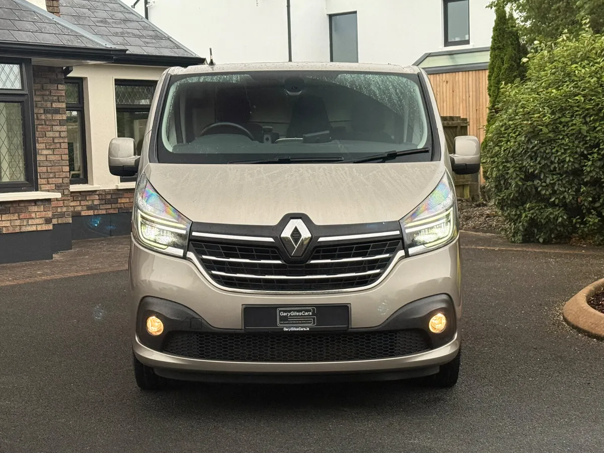 Spotless Low km Automatic 201 Renault Trafic! - Image 2