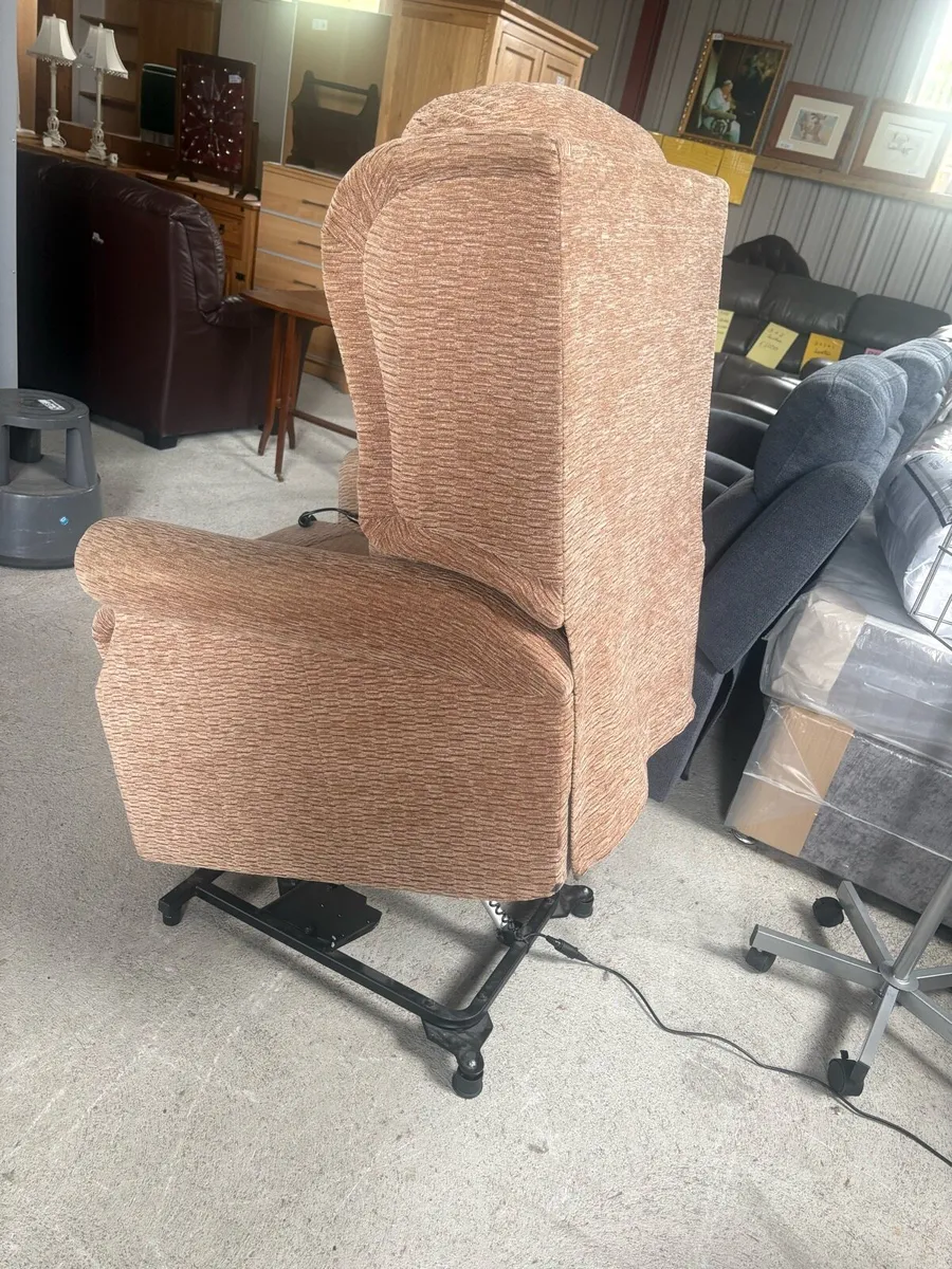 Lift and rise chair - Image 3