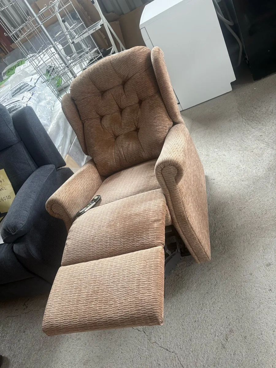 Lift and rise chair - Image 2