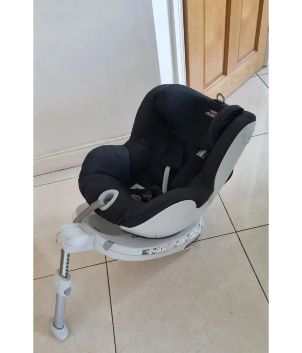 Britax Romer 360 Rotating Car Seat with isofix - Image 1