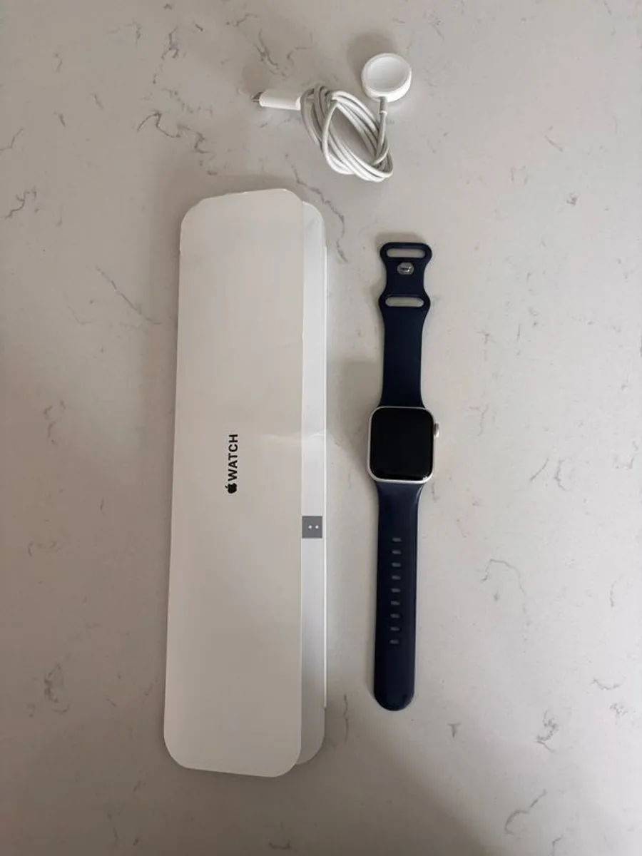 Apple Watch SE 2nd gen, 40mm, gps - Image 1