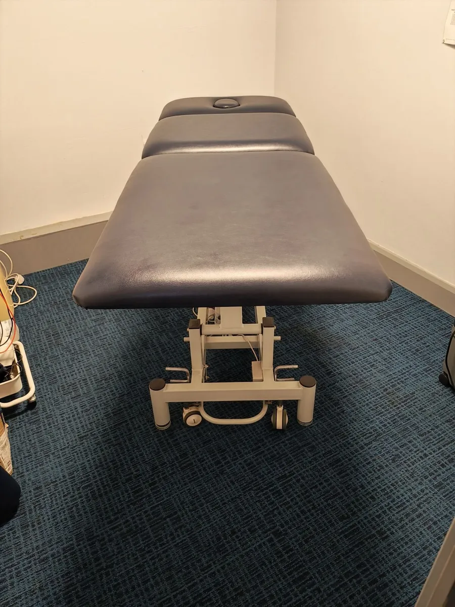 ELECTRIC MASSAGE TABLE - Image 4