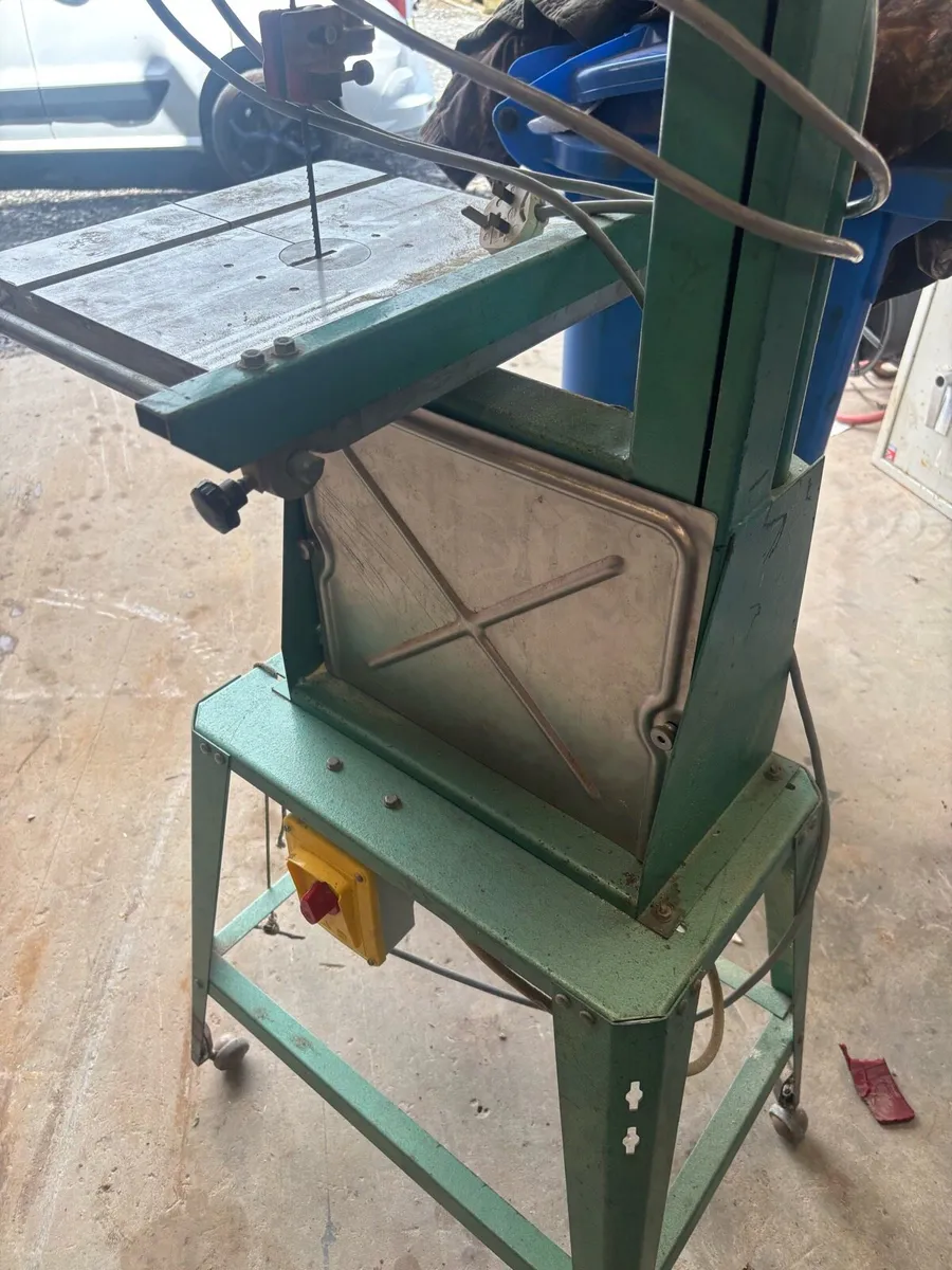 Single ph mobile band saw ideal for hobby work etc - Image 1