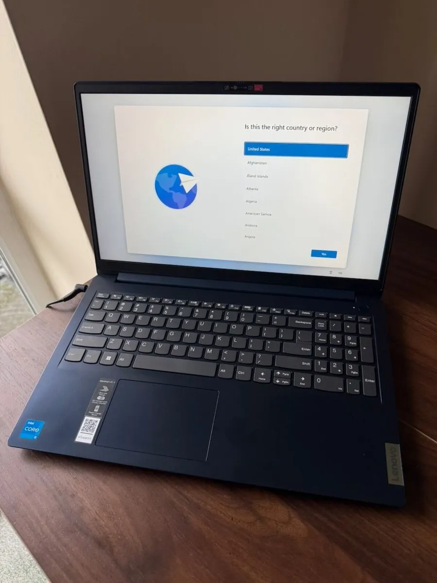 Lenovo IdeaPad 1i 15.6 Touchscreen i5 16GB 512GB