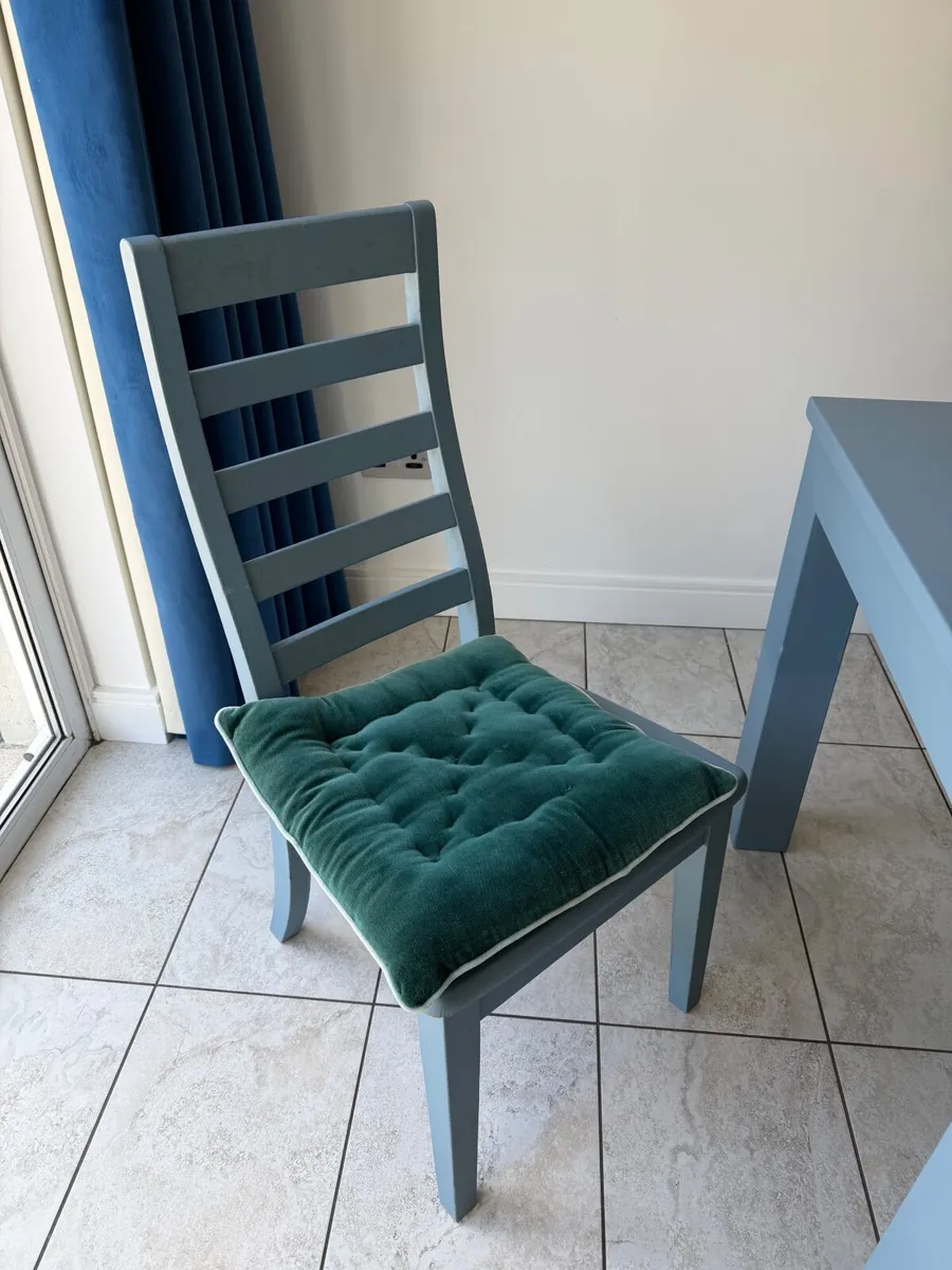 Dining table and chairs - Image 3