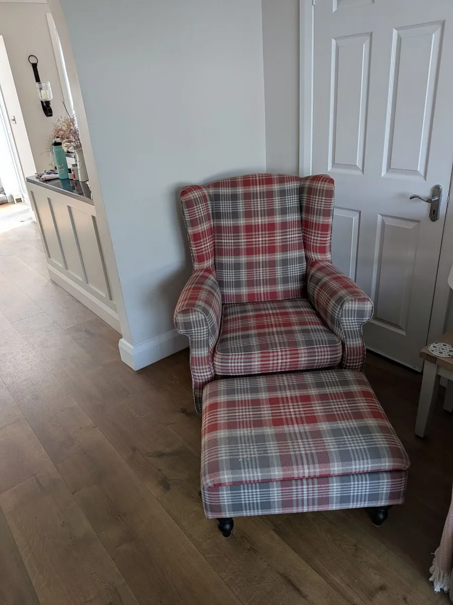Beautiful Sherlock armchair and matching otterman - Image 4