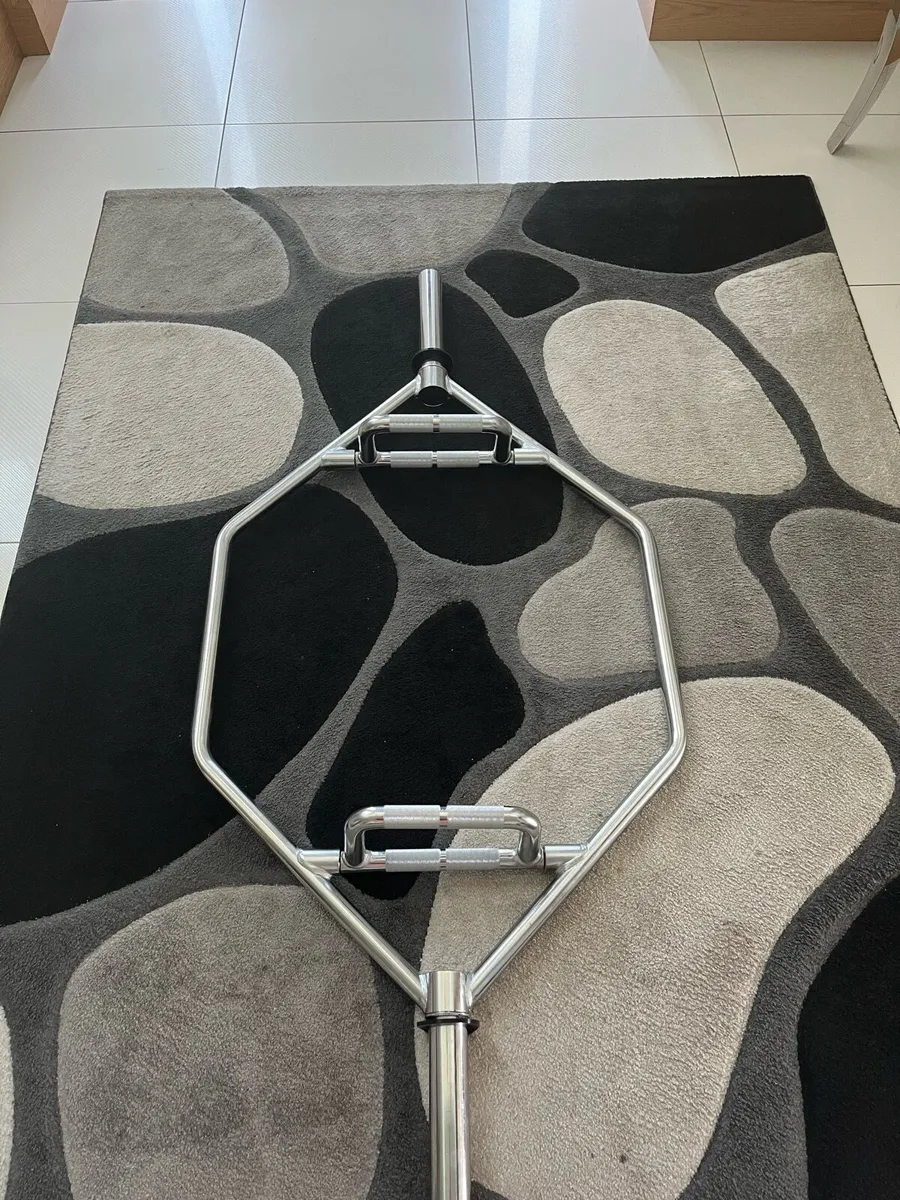 20kg Rival Hex Trap Bar and 25/10kg weights - Image 1