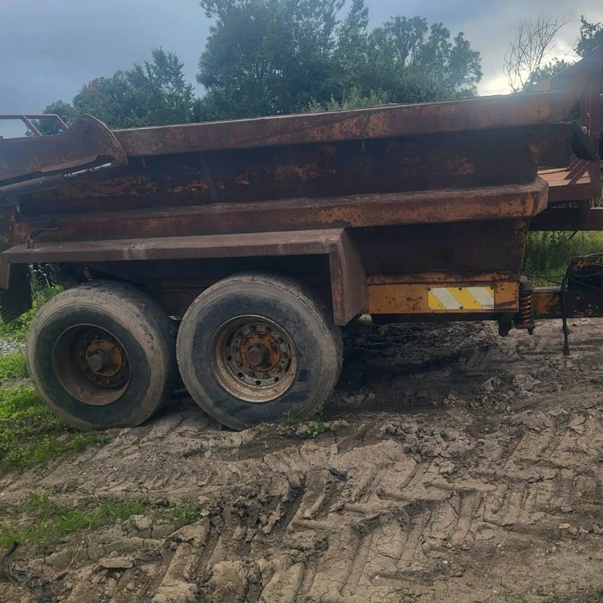 Dump trailer - Image 1