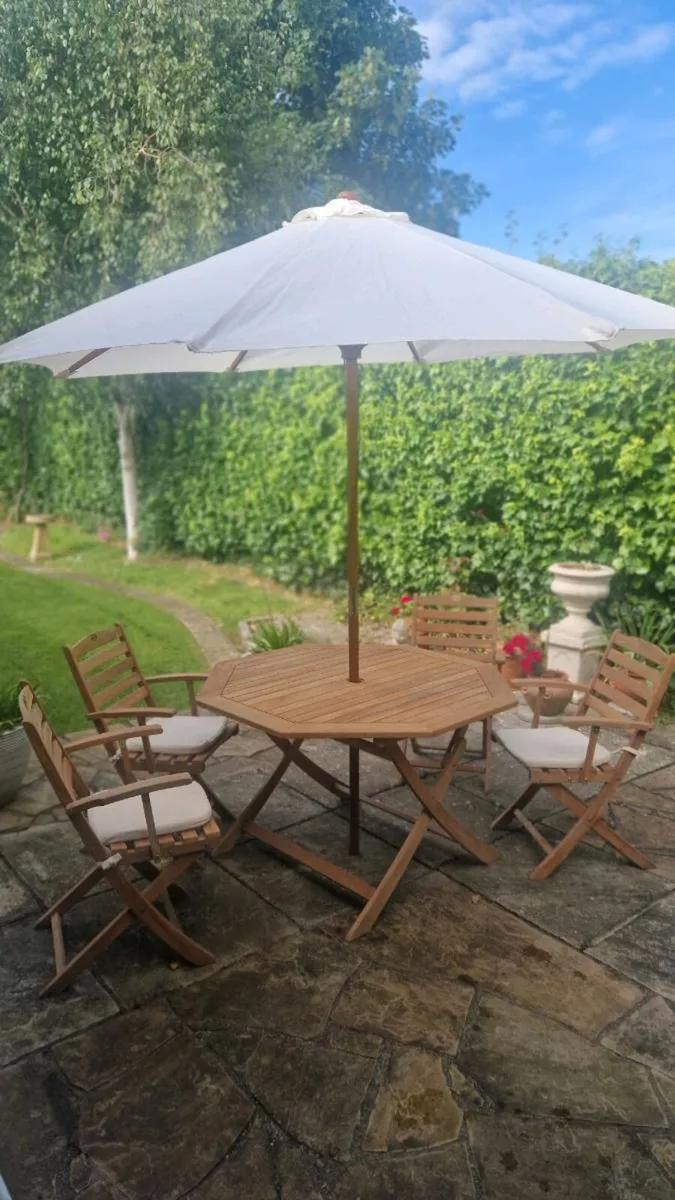Pagoda wooden garden table and chairs - Image 1