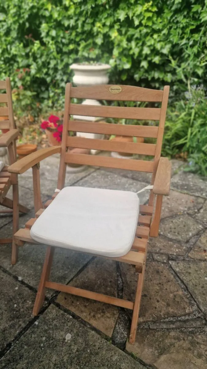 Pagoda wooden garden table and chairs - Image 2
