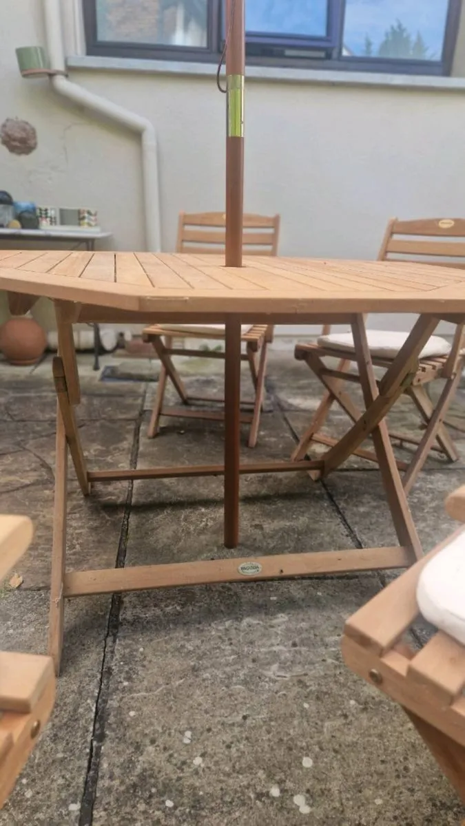 Pagoda wooden garden table and chairs - Image 3