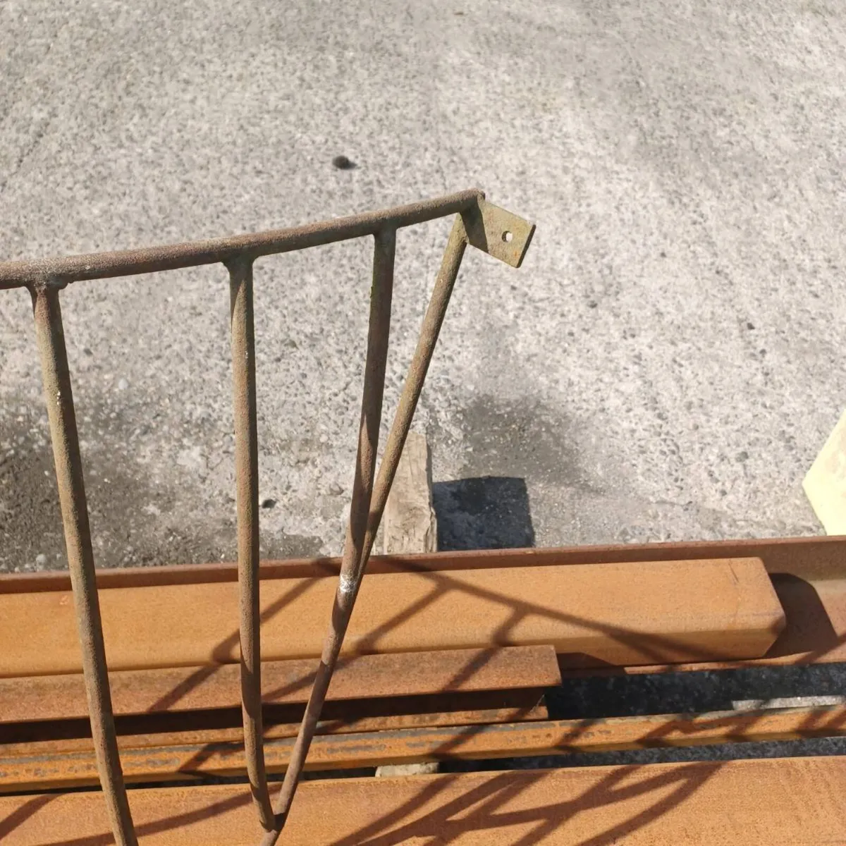 Hay rack. - Image 2
