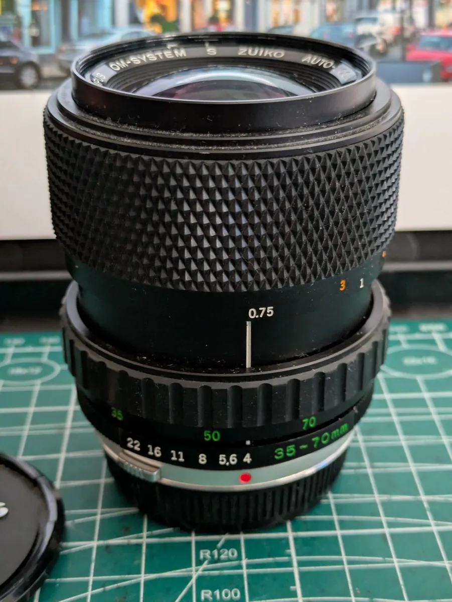 Olympus OM-System S Zuiko 35-70mm 1:4 zoom lens - Image 4