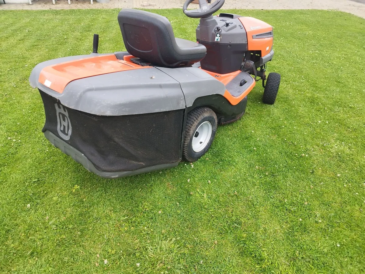 Husqvarna 30inch ride in lawnmower - Image 4