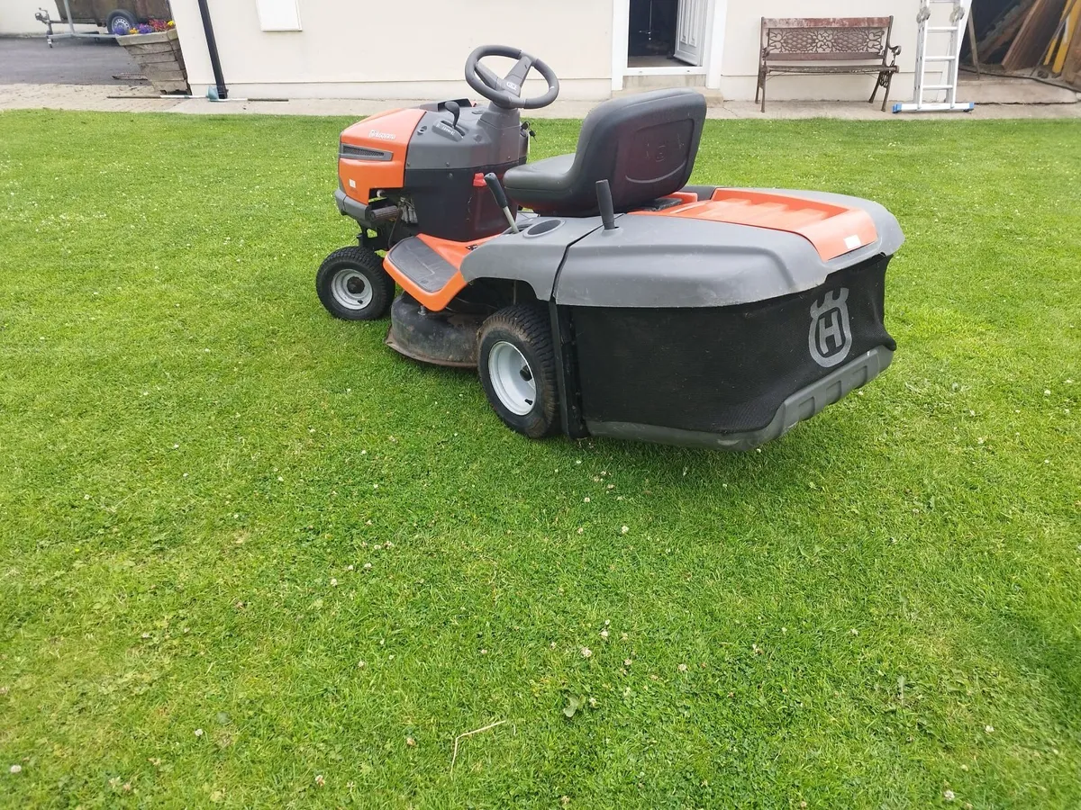 Husqvarna 30inch ride in lawnmower - Image 3