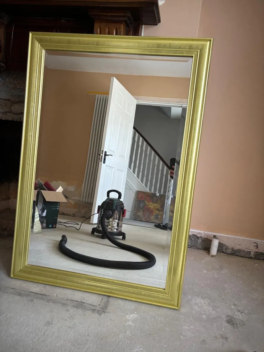 Wall mirror