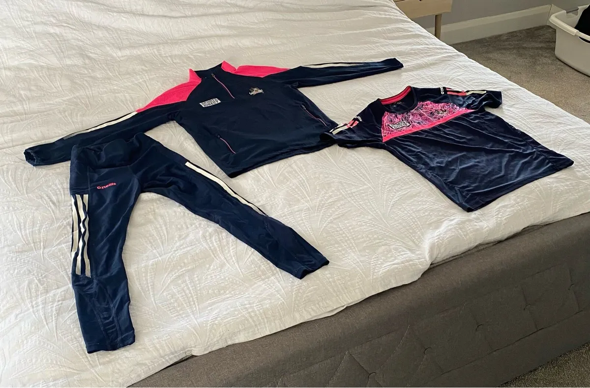 Kids Cork Gaa zip top, T-shirt and legs - Image 1