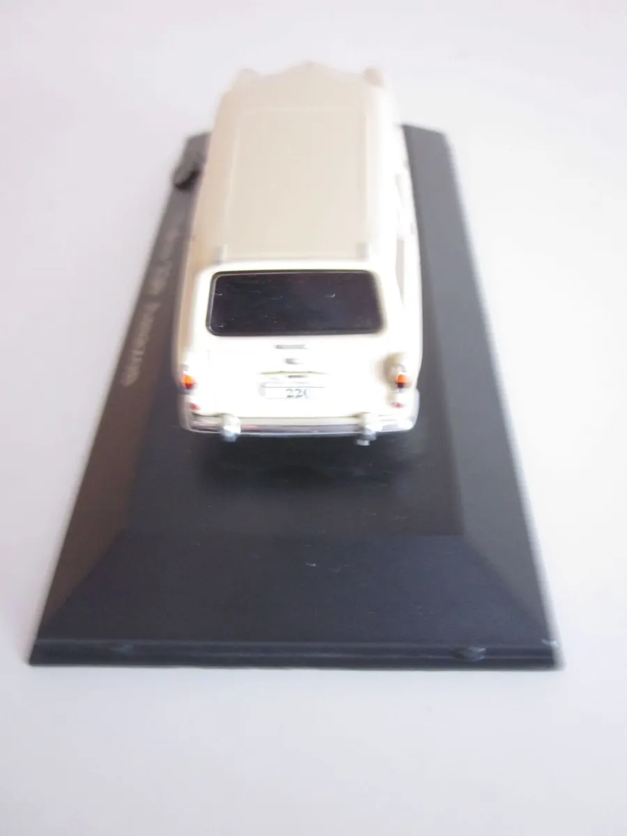 Volvo 220 Amazon White 1962 1/43 Diecast Model Car - Image 4