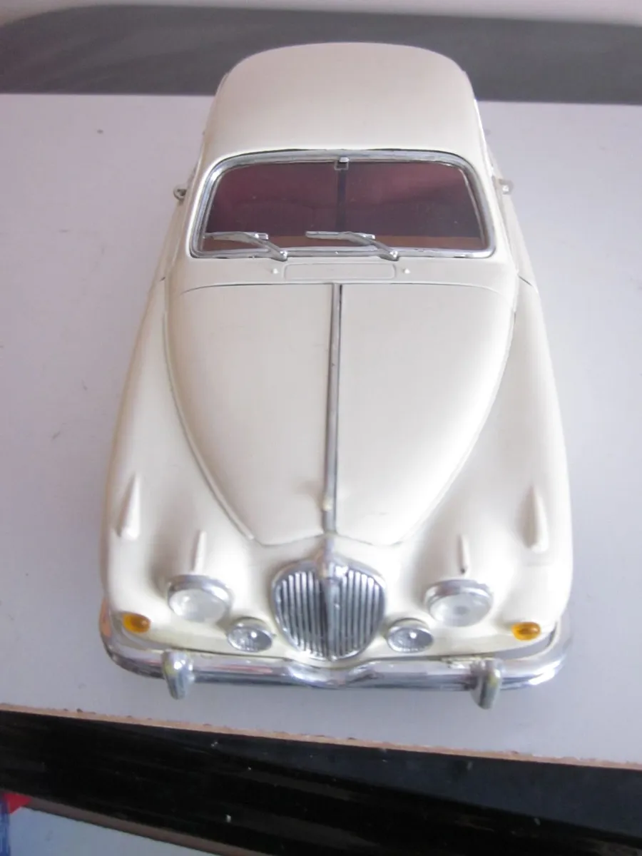 Maisto Jaguar mark ii 1959  Diecast Model Car 1/18 - Image 4