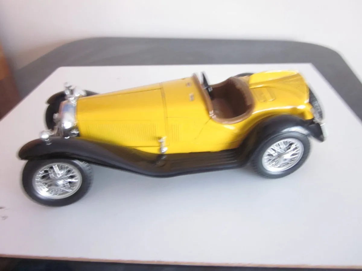 Burago Alfa Romeo 2300 Spider 1932, Diecast Model - Image 1