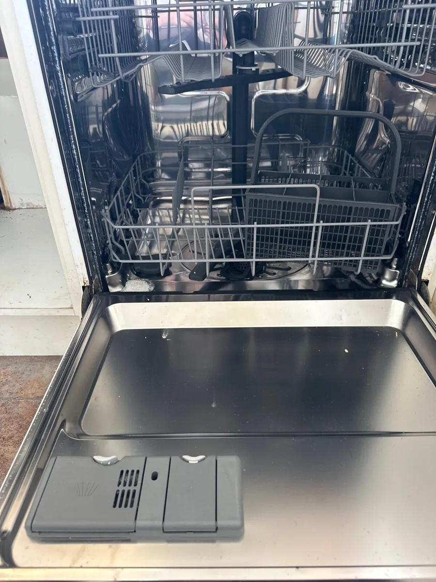 Zanussi dishwasher - Image 2
