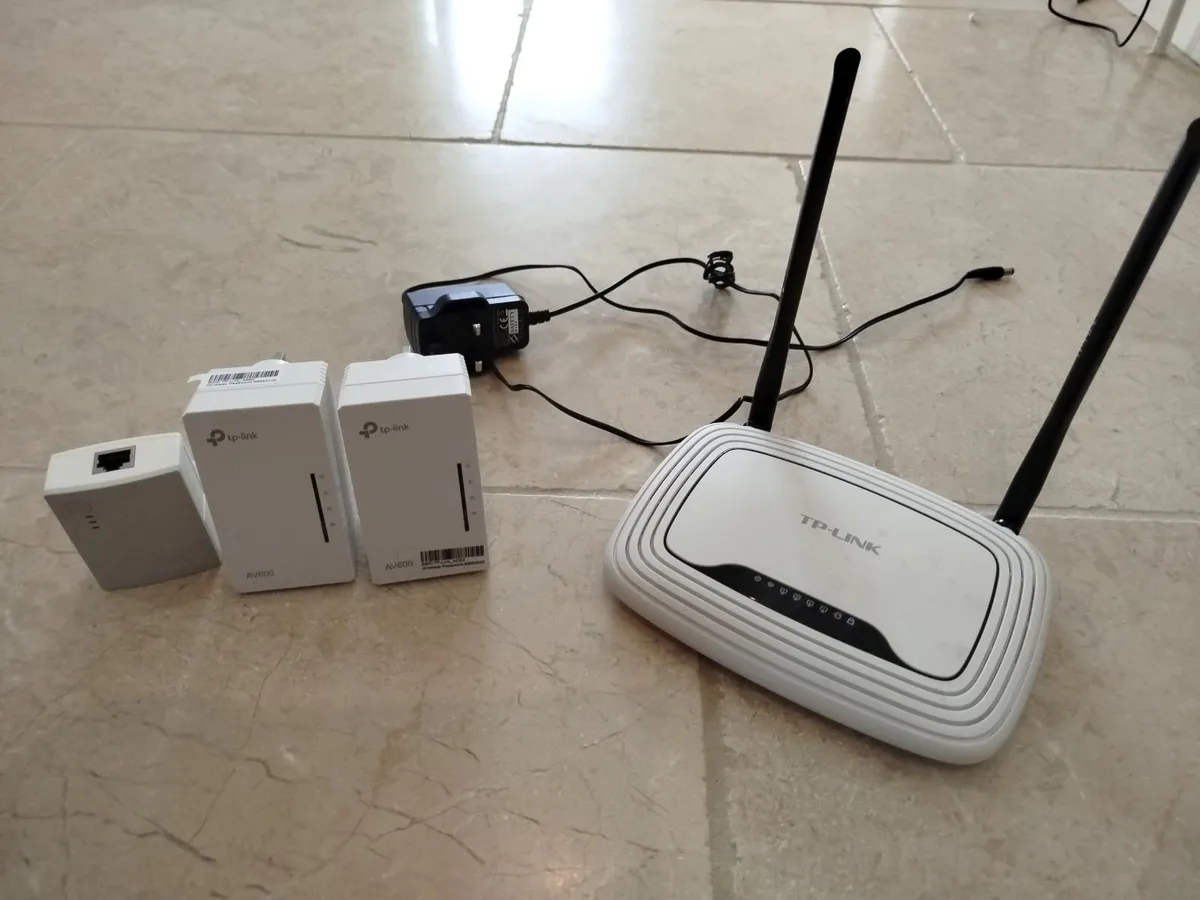 TP Link Internet Router and Booster Set - Image 1