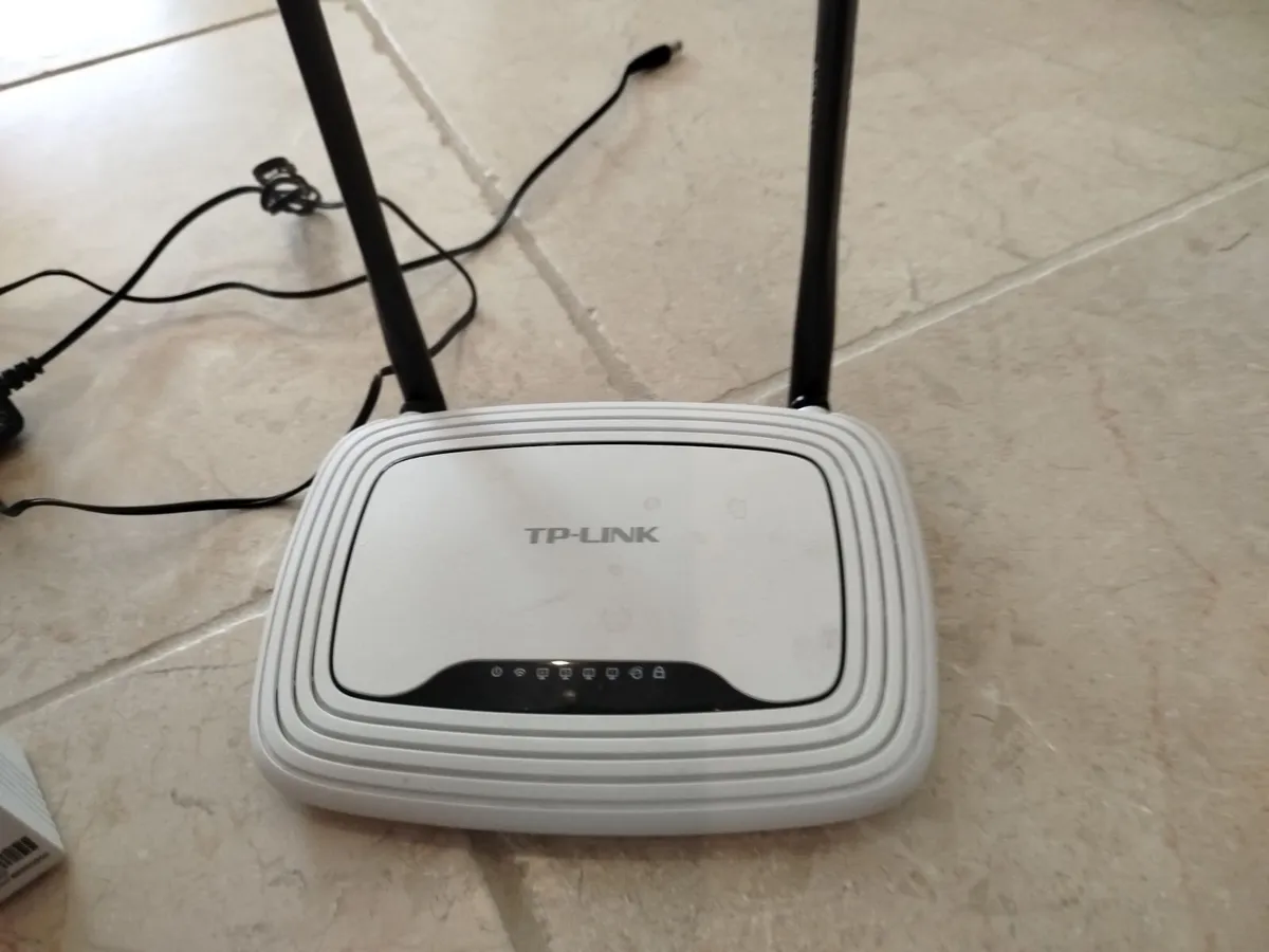 TP Link Internet Router and Booster Set - Image 3
