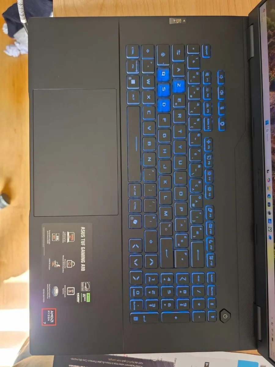 Laptop - Image 3
