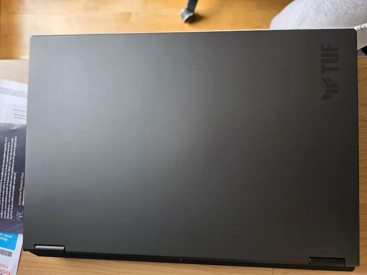 Laptop - Image 4